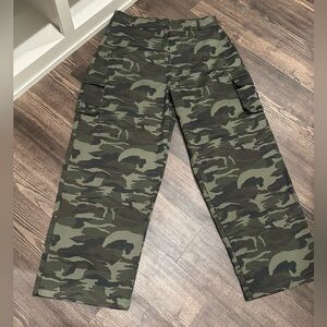 Pretty Little Thing (PLT) Y2K Camo Cargo Wide Leg Pant - *NWT - Never Worn!*
